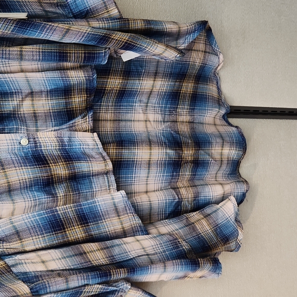 Crimson in Grace Flannel High Low Tunic Size Medium - Picture 4 of 16